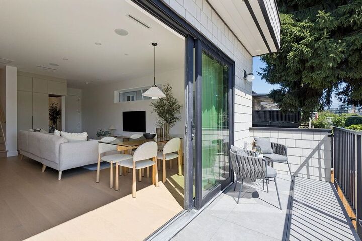 Property Photo: 2124 E 8 Avenue 3 BC V5N 1V5