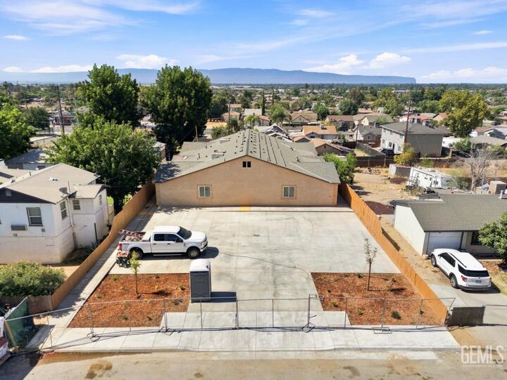 Property Photo:  1619 Lincoln Street  CA 93305 
