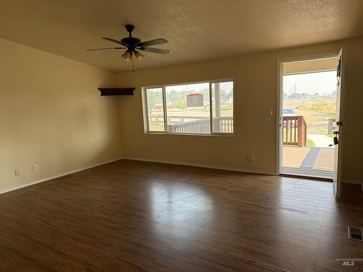 Property Photo: 4228 Happy Valley Rd ID 83686
