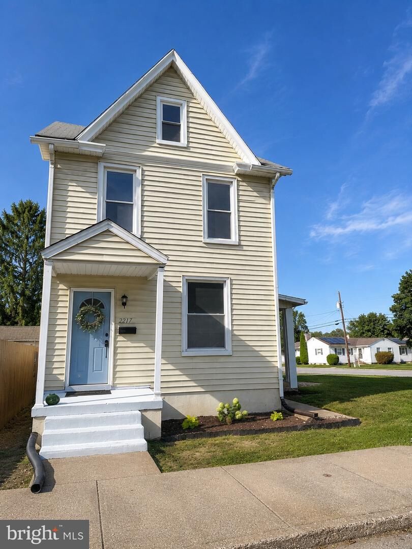 Property Photo:  2217 3rd Street  PA 17113 