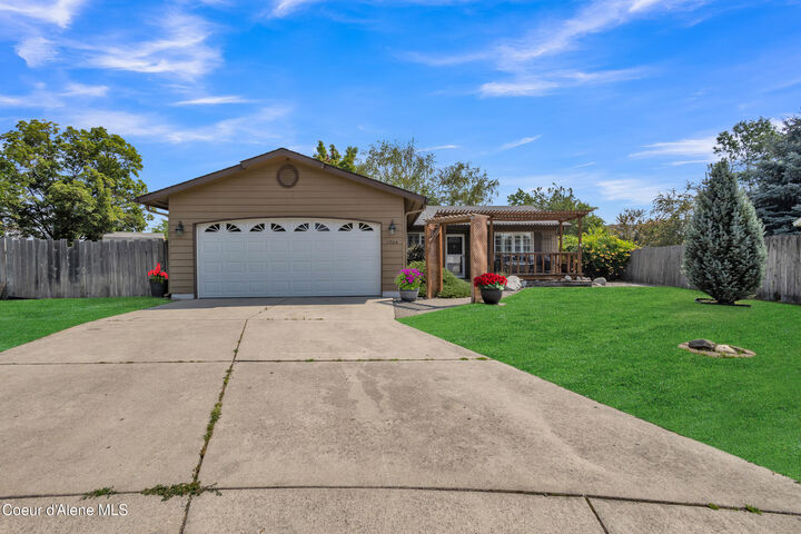 Property Photo:  1704 N Trellis Ct  ID 83854 