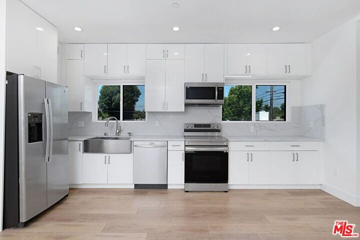 Property Photo:  6266 Etiwanda Ave, Unit 18254  CA 91335 
