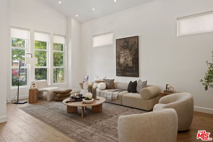 Property Photo: 15232 Hartsook St CA 91403