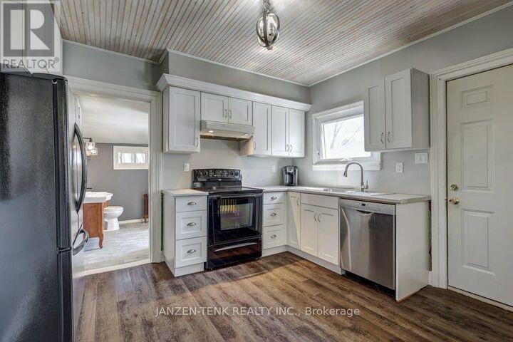 Property Photo: 17 Oak Street ON N5H 1G3