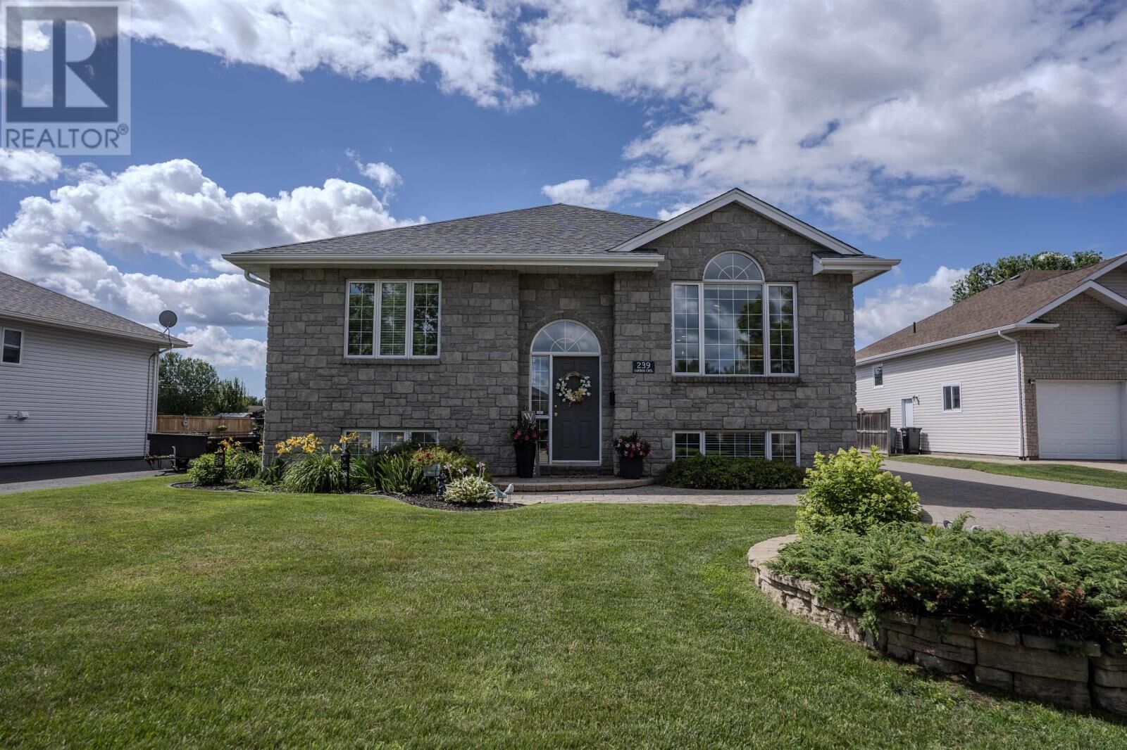Property Photo:  239 Caribou Cres  ON P7C 5Z5 