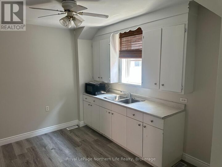 Property Photo:  434 Worthington Street East 1  ON P1B 1H5 