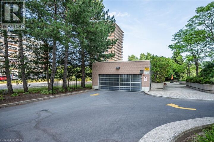 Property Photo:  265 Westcourt Place 807  ON N2L 6E4 