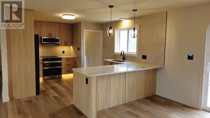 Property Photo:  72 Brent St  ON P7A 5T6 