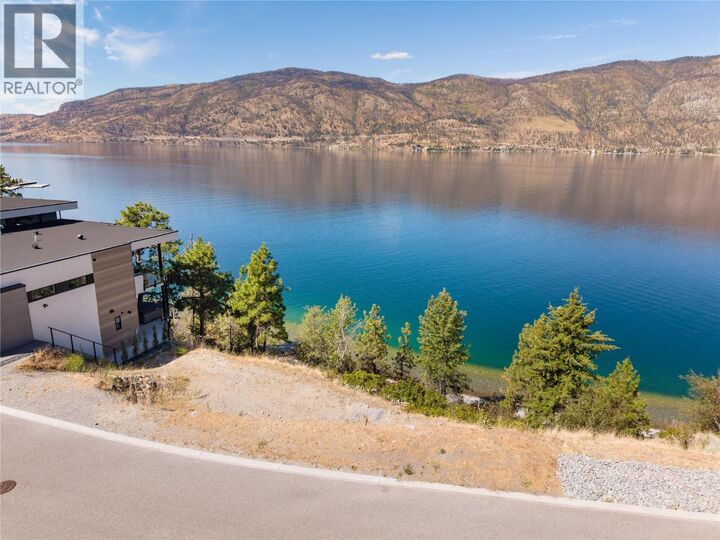 Property Photo: 3548 Arrowroot Drive BC V1V 3G2