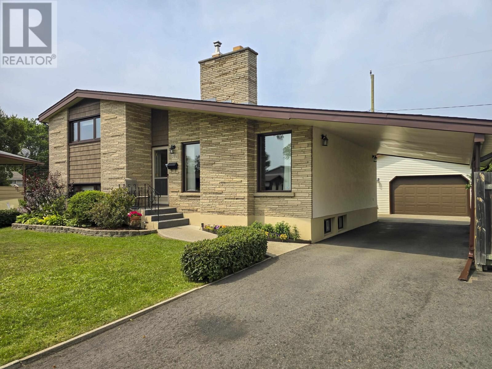 Property Photo: 236 Poplar Ave ON P7B 1V9