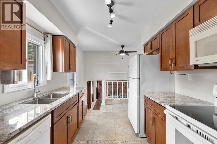Property Photo:  3083 Jefferson Boulevard  ON N8T 3H8 