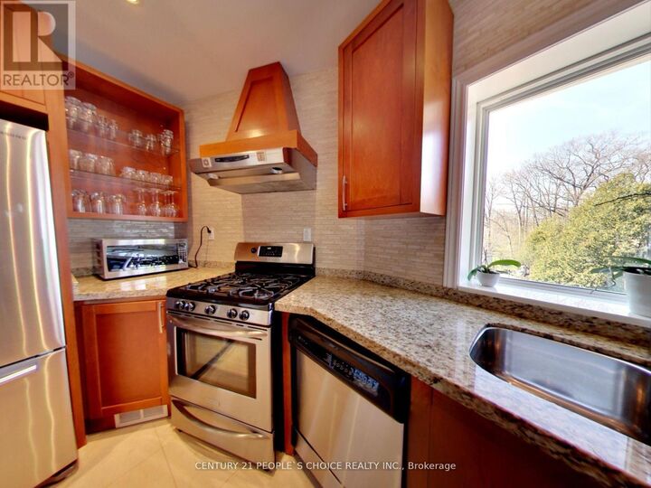 Property Photo:  63 Stephen Drive  ON M8Y 3M8 