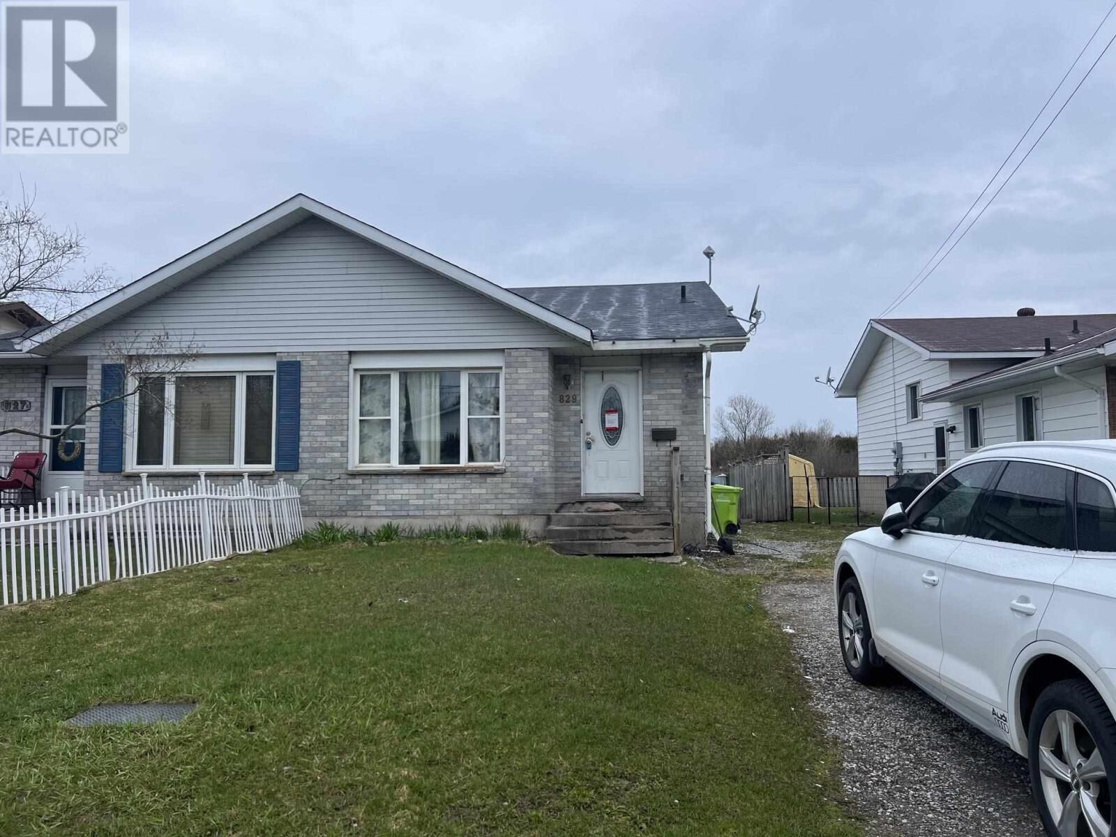Photo de la propriété:  829 Cooper St  ON P6C 4W3 