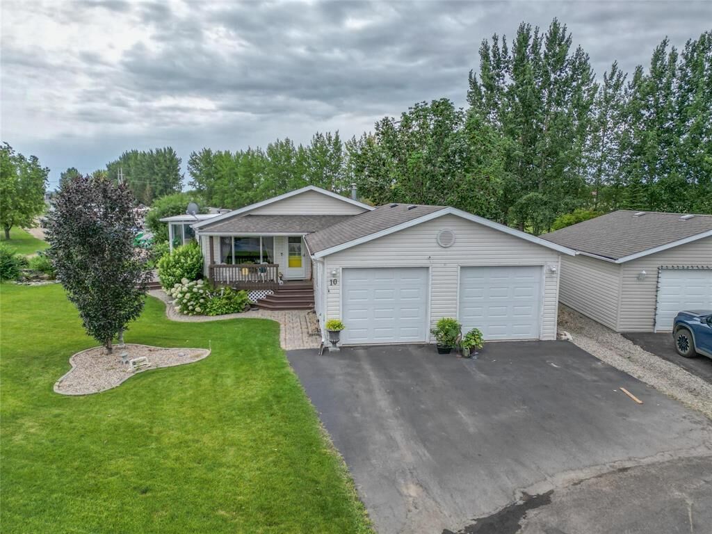 Property Photo:  10 Robin Bay  MB R7C 1C5 