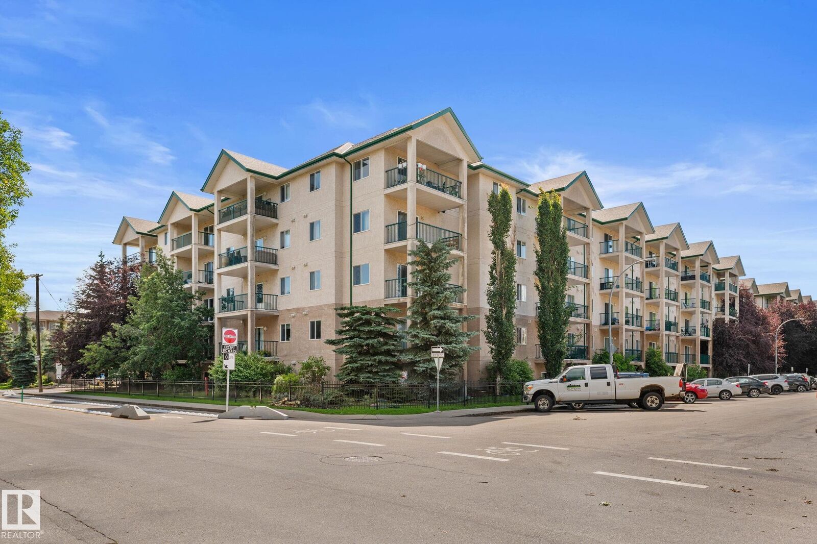 Property Photo: 11325 83 Street NW 417 AB T5B 4W5