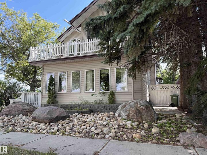 Photo de la propriété:  5001 42 Avenue  AB T9A 0B5 