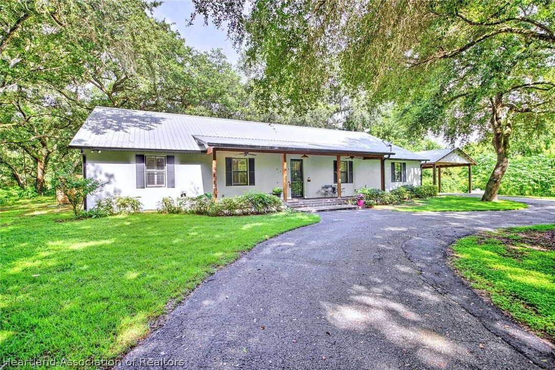 Property Photo: 2712 State Road 17 S FL 33825