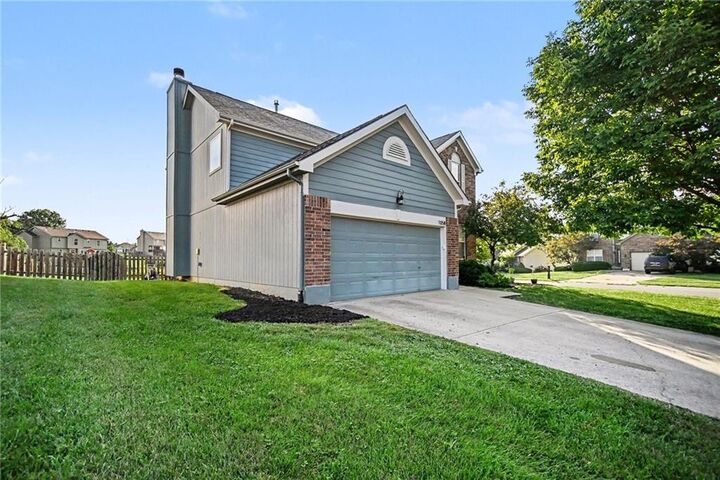 Property Photo:  1058 Maple Woods Terrace  MO 64068 