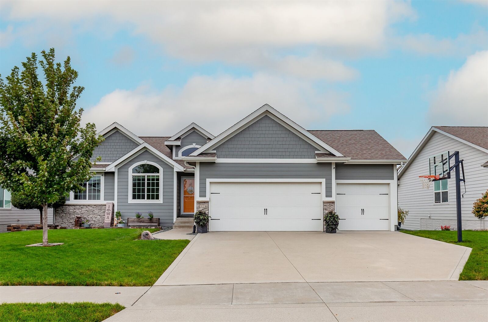Property Photo:  4116 NW Applewood Street  IA 50023 