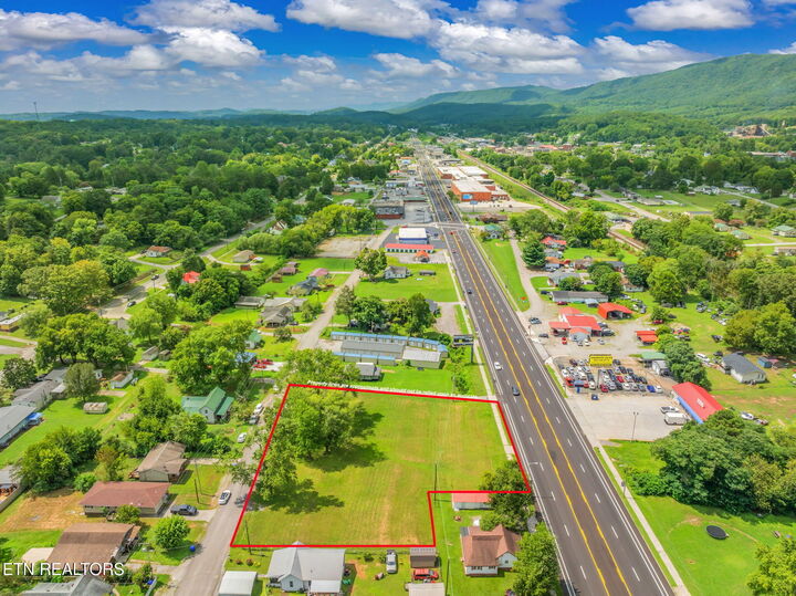 Property Photo:  706 N Gateway Ave  TN 37854 