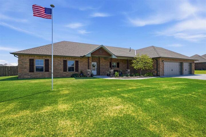 Property Photo:  5468 NE Elk Point Rd  OK  