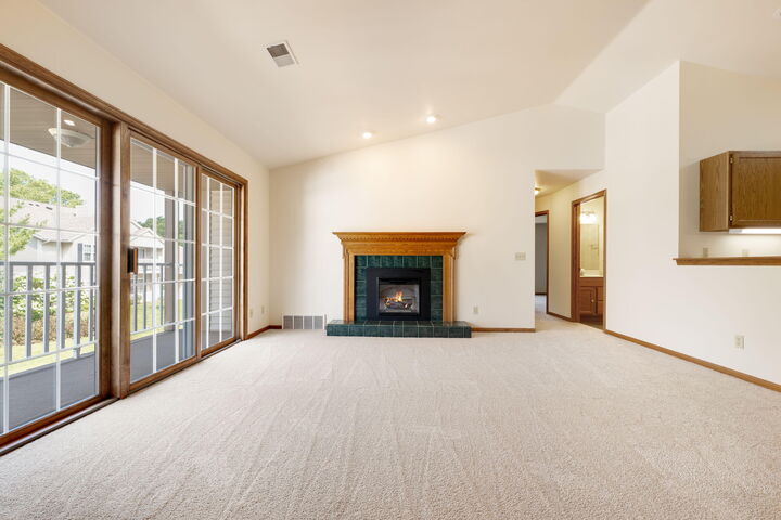 Property Photo:  206 Bur Oak Ln  WI 53024 