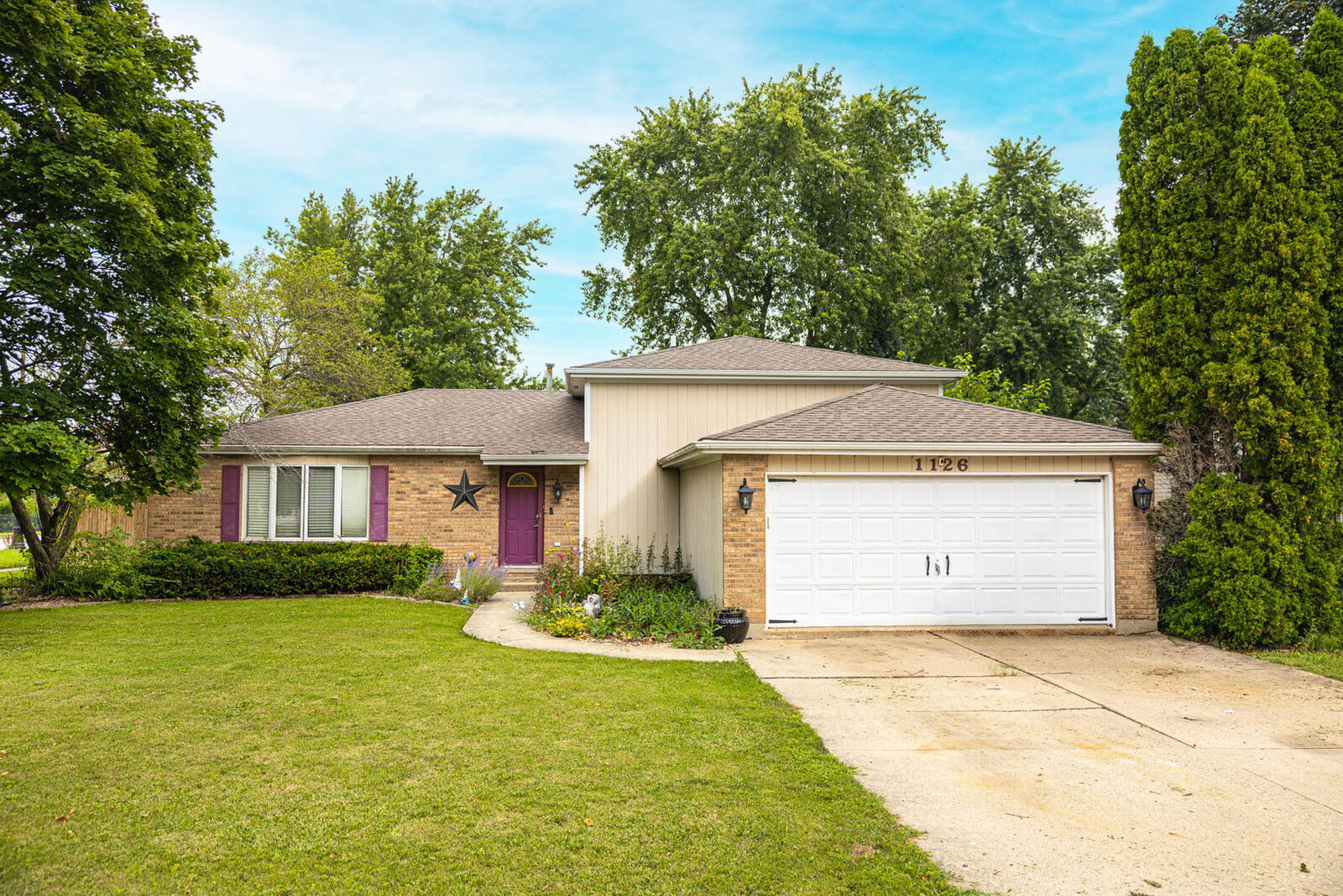 Property Photo: 1126 Harvest Drive IL 60404