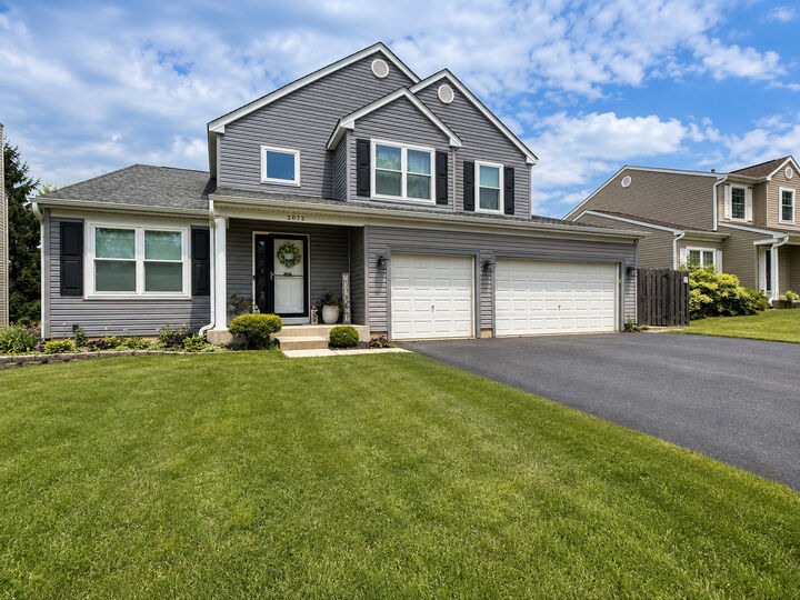 Property Photo: 2072 Norwich Drive IL 60103