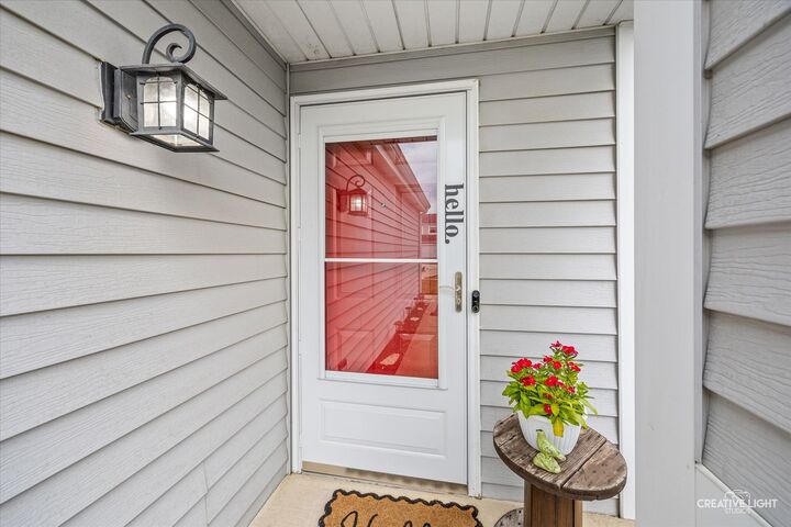 Property Photo:  1436 Exeter Lane  IL 60177 