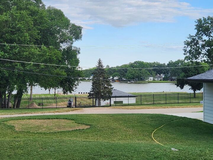 Property Photo: 914 Oakleaf Avenue IL 60051