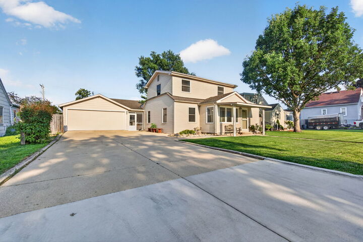 Property Photo: 1712 Wilcox Street IL 60403