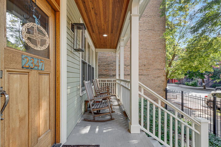 Property Photo: 2347 N Geneva Terrace IL 60614