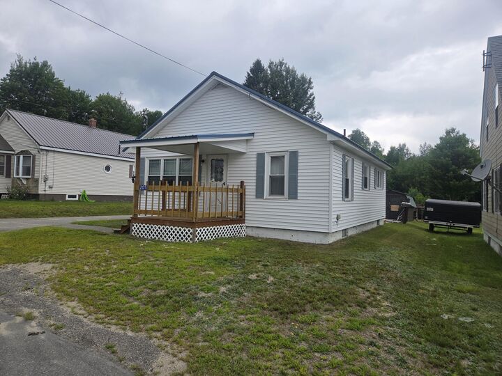 Property Photo:  205 Bowdoin Street  ME 04462 