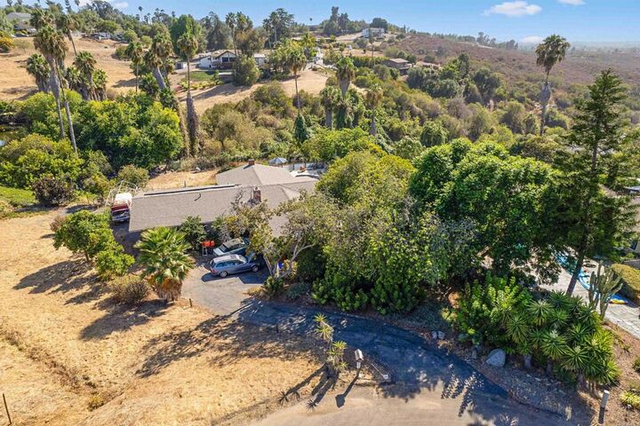Property Photo:  609 Roca Place  CA 92084 
