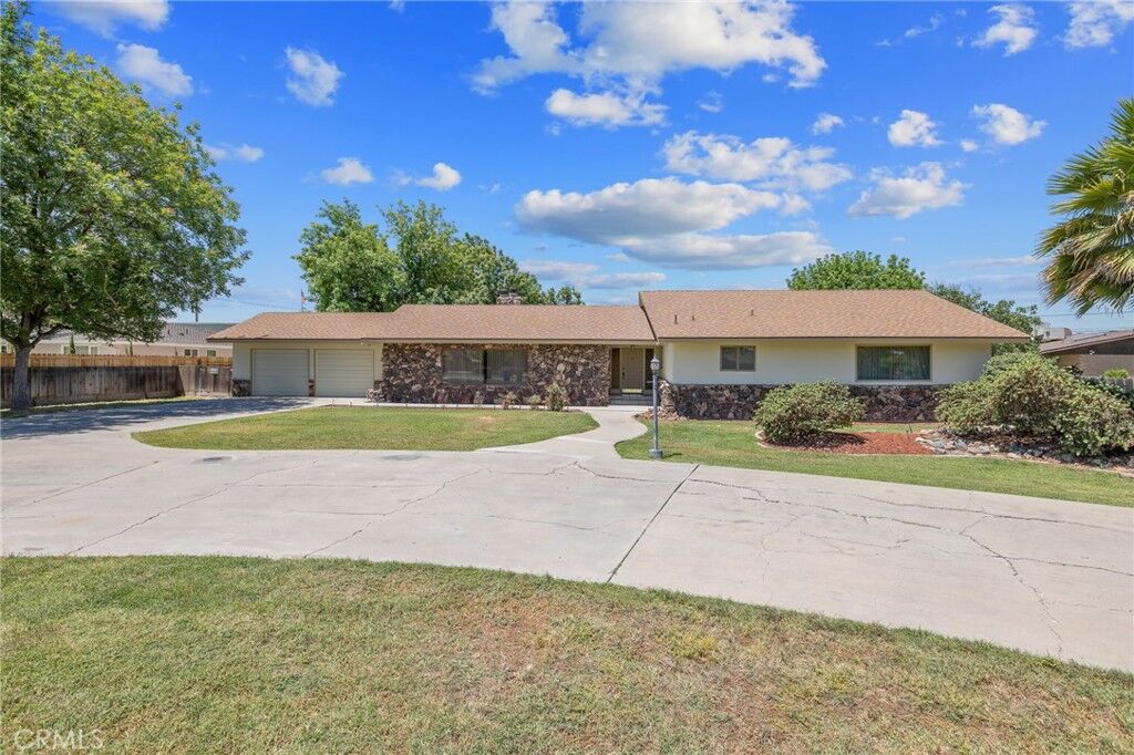 Property Photo: 8640 12th CA 93230