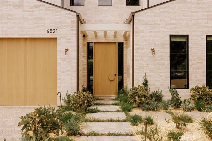 Property Photo: 4521 Mary Ellen Avenue CA 91423