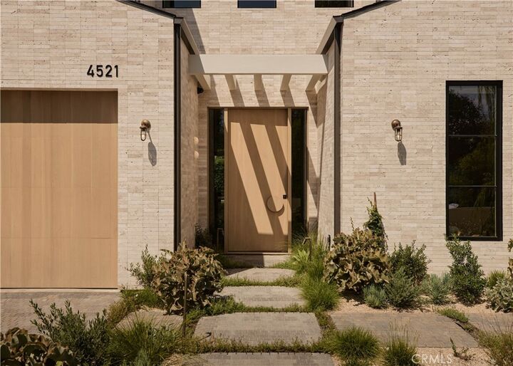 Property Photo:  4521 Mary Ellen Avenue  CA 91423 