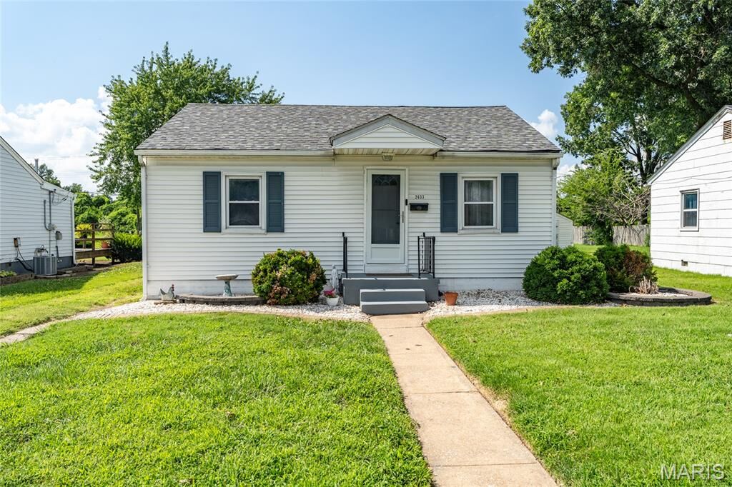 Property Photo:  2633 Center Street  IL 62040 