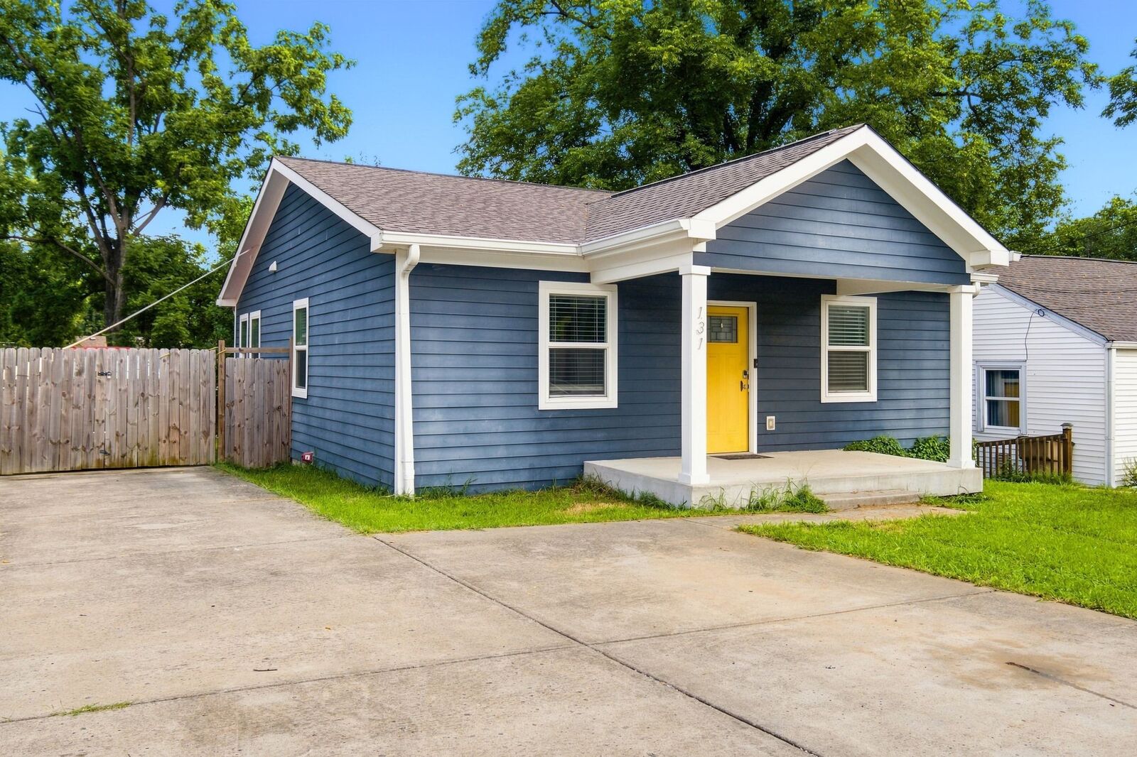 Property Photo: 131 Eastmoreland St TN 37207