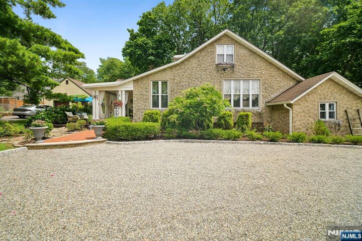 Property Photo: 40 Edgewood Avenue NJ 07052