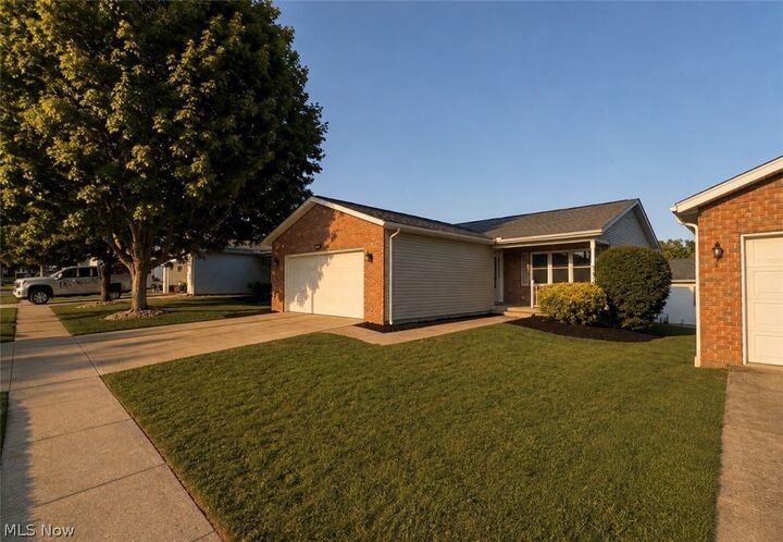Property Photo:  927 Pepperwood Drive  OH 44691 