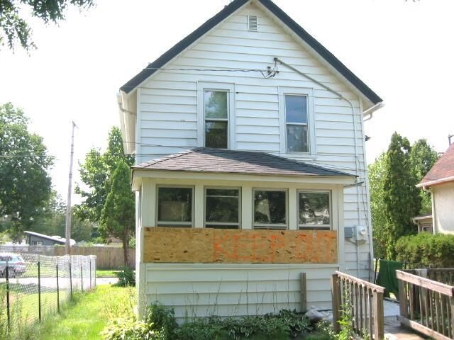 Property Photo:  907 20th Avenue NE  MN 55418 