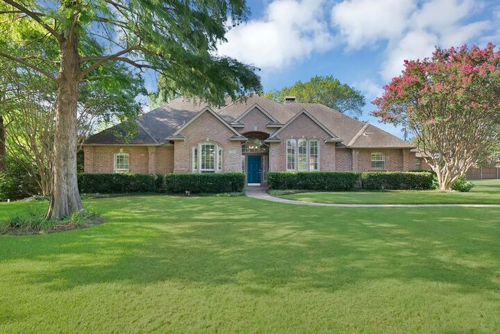 Property Photo: 165 E Dove Road TX 76092