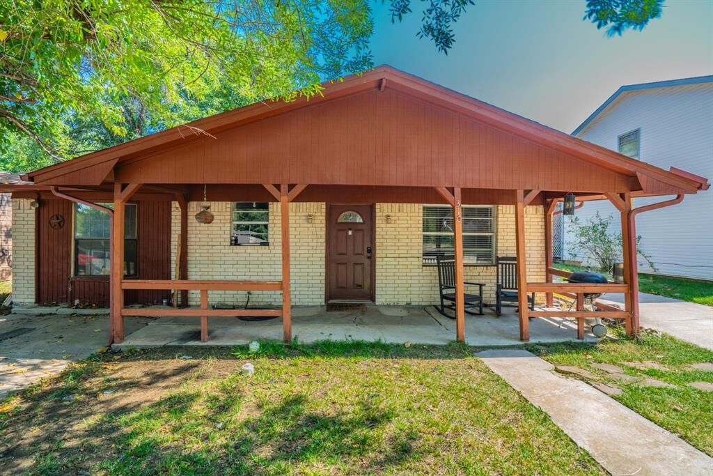 Property Photo:  310 Jagoe Street  TX 76249 