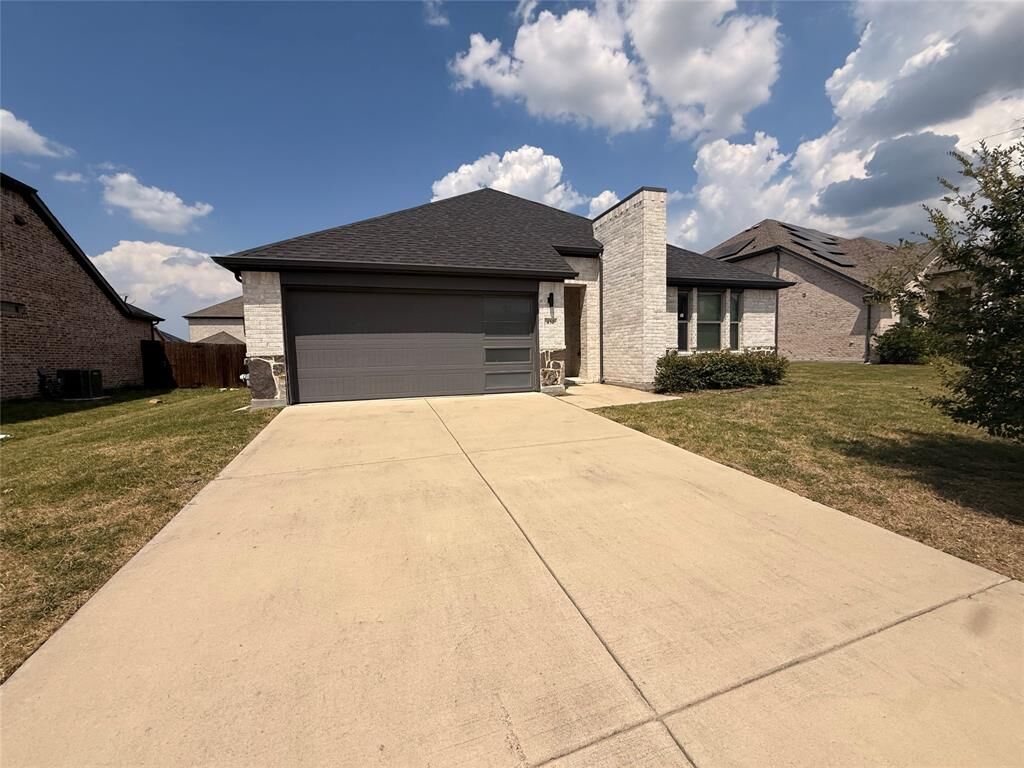 Property Photo:  430 Ardsley Lane  TX 75126 