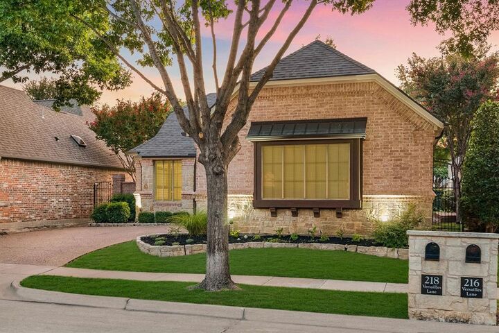 Property Photo:  218 Versailles Lane  TX 76248 