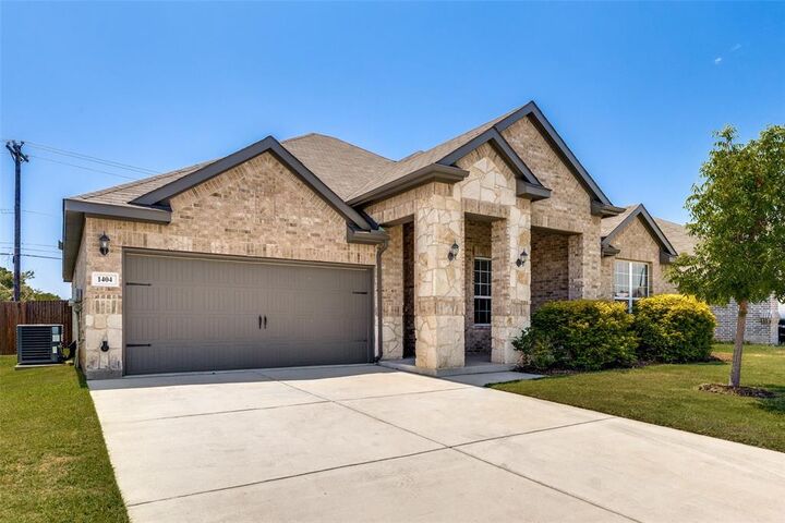 Property Photo:  1404 Lakeview Drive  TX 76020 