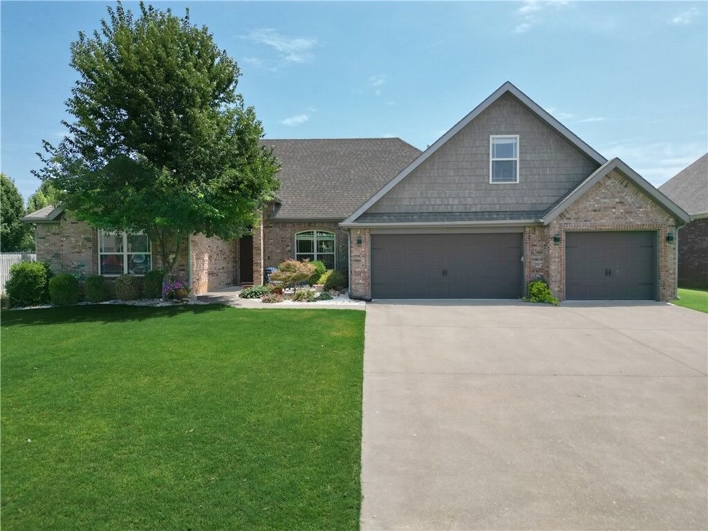 Property Photo:  5401 S 61st Street  AR 72758 