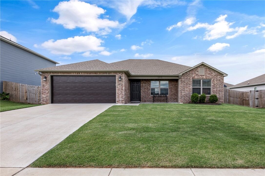 Property Photo: 2313 Pinewood Avenue AR 72745