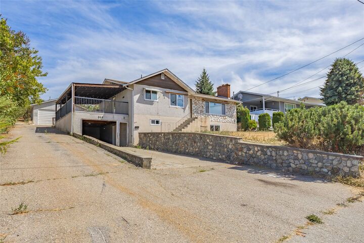 864 McKenzie Road — photo 1